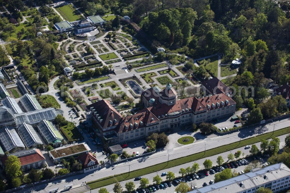 Aerial image München - Park of Botanische Staatssammlung and Botanischer Garten along the Menzinger Strasse in the district Neuhausen-Nymphenburg in Munich in the state Bavaria, Germany