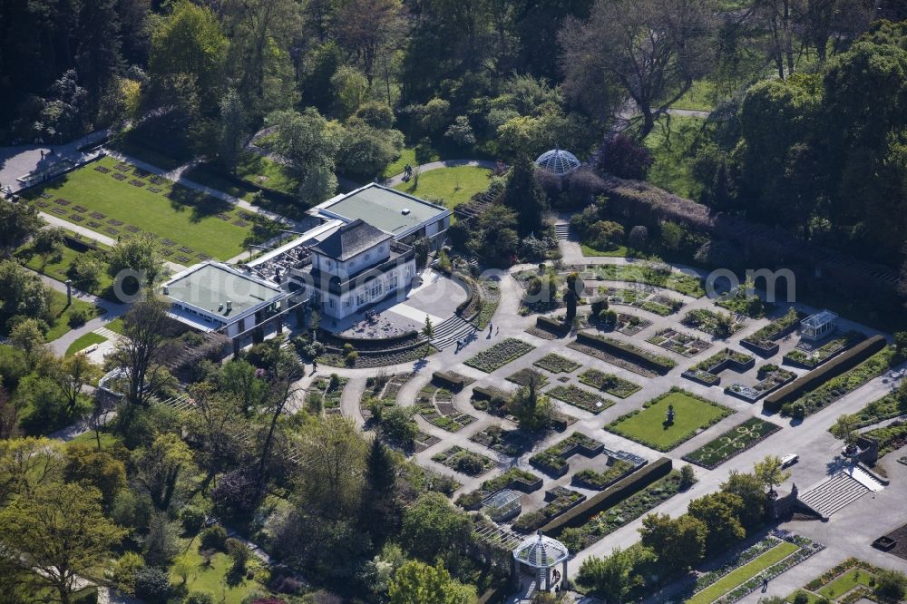 München from above - Park of Botanische Staatssammlung and Botanischer Garten along the Menzinger Strasse in the district Neuhausen-Nymphenburg in Munich in the state Bavaria, Germany