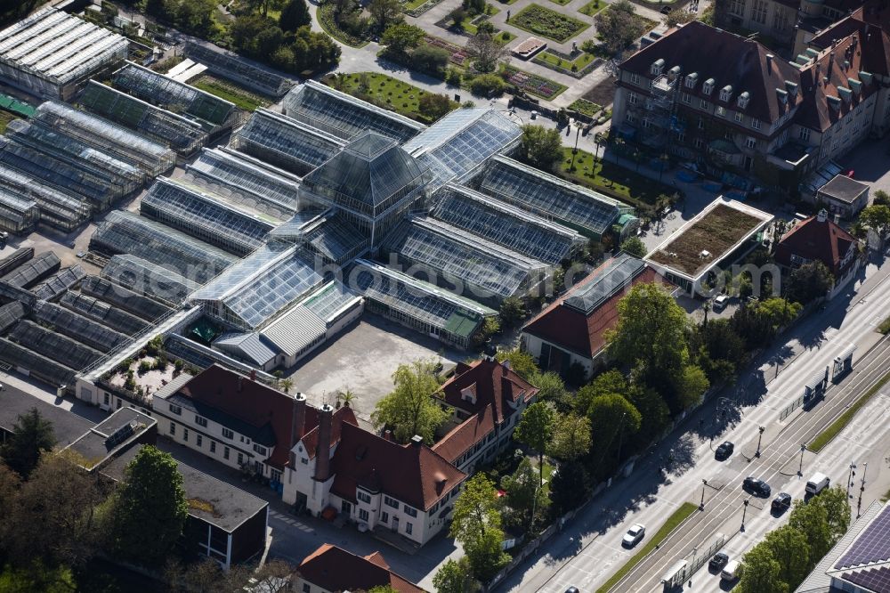 Aerial image München - Park of Botanische Staatssammlung and Botanischer Garten along the Menzinger Strasse in the district Neuhausen-Nymphenburg in Munich in the state Bavaria, Germany