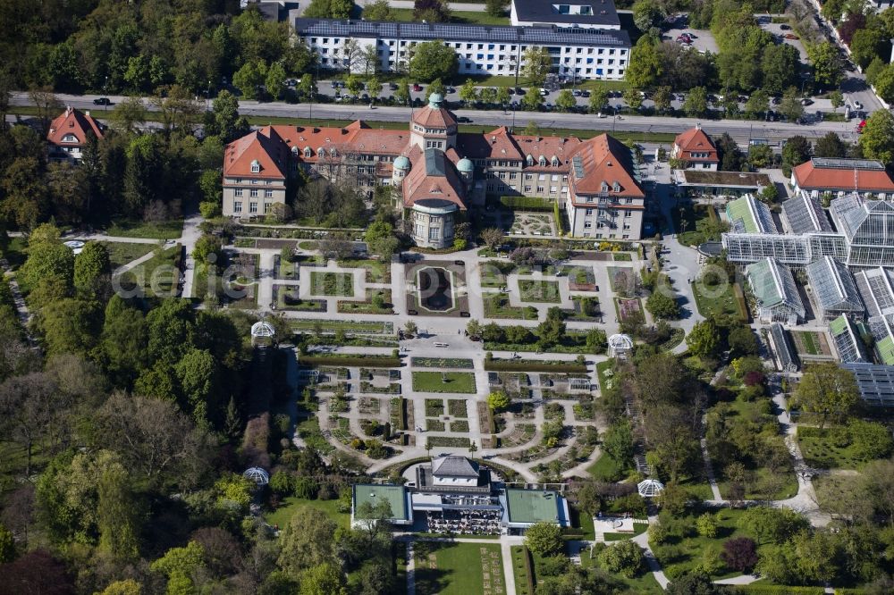 München from above - Park of Botanische Staatssammlung and Botanischer Garten along the Menzinger Strasse in the district Neuhausen-Nymphenburg in Munich in the state Bavaria, Germany