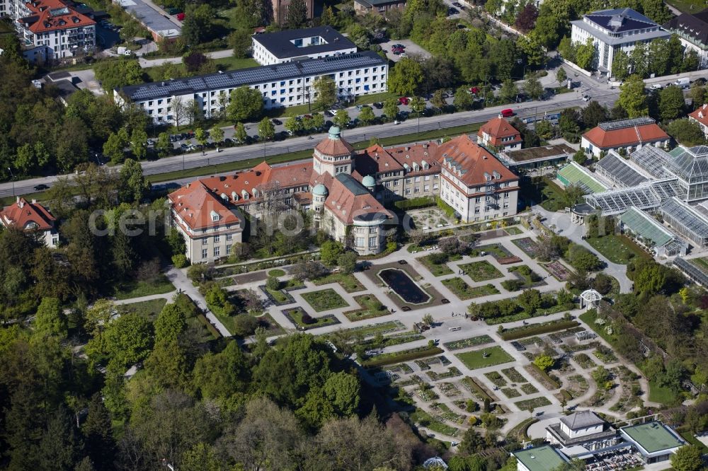 München from the bird's eye view: Park of Botanische Staatssammlung and Botanischer Garten along the Menzinger Strasse in the district Neuhausen-Nymphenburg in Munich in the state Bavaria, Germany