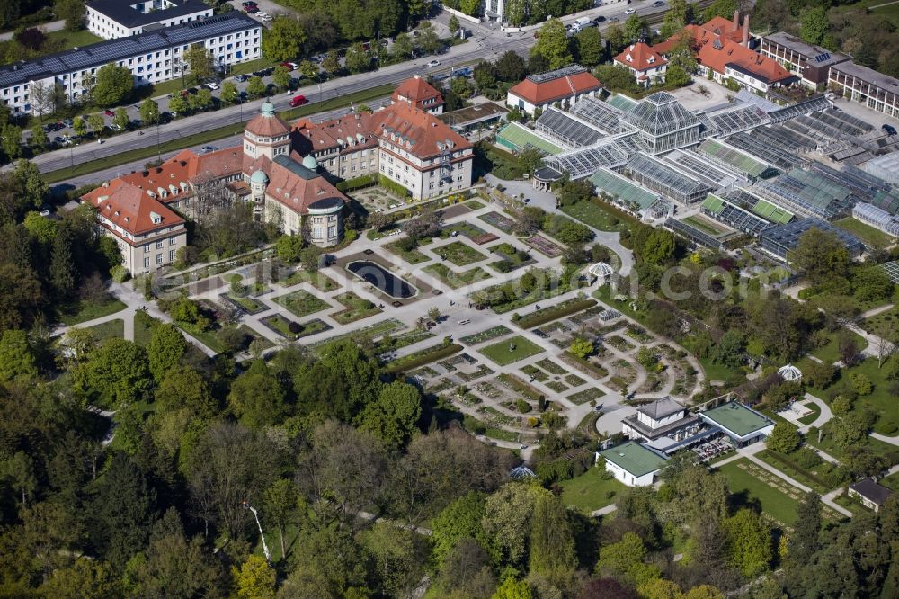 Aerial image München - Park of Botanische Staatssammlung and Botanischer Garten along the Menzinger Strasse in the district Neuhausen-Nymphenburg in Munich in the state Bavaria, Germany