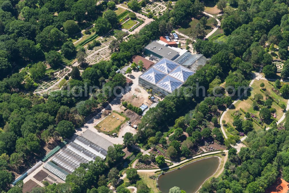 Bremen from the bird's eye view: Park of of Botanischen Garten with den Haeusern von Die Botaniker Bremens grosser Entdeckerwelt in Bremen, Germany