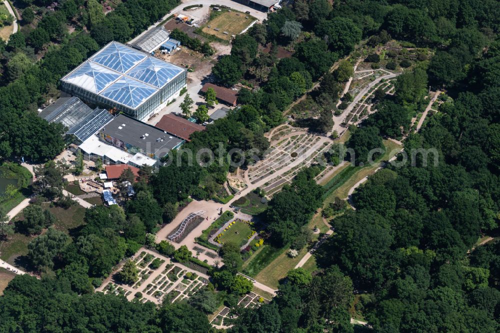 Aerial image Bremen - Park of of Botanischen Garten with den Haeusern von Die Botaniker Bremens grosser Entdeckerwelt in Bremen, Germany