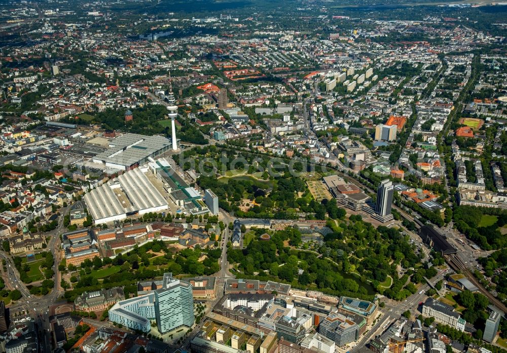 Aerial photograph Hamburg - Park of Botanischer Garten - Wallringpark in Hamburg in Germany