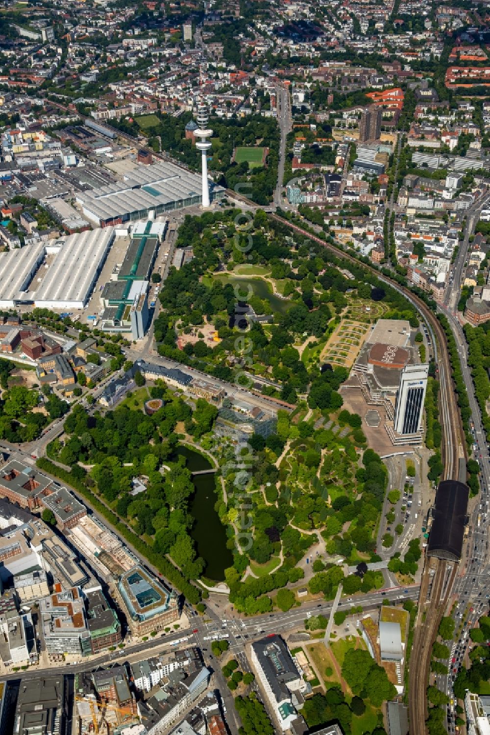 Aerial photograph Hamburg - Park of Botanischer Garten - Wallringpark in Hamburg in Germany