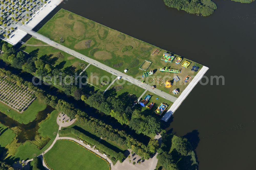 Aerial image Schwerin - Park of Burgseestrasse in Schwerin in the state Mecklenburg - Western Pomerania