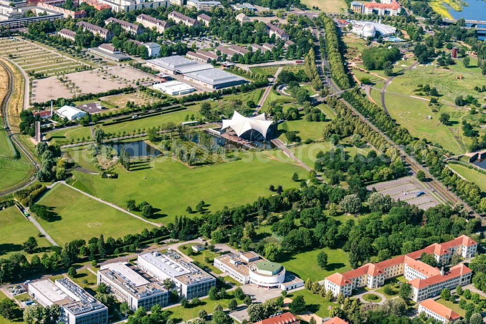 Magdeburg from the bird's eye view: Park Elbauenpark with the floating stage in Magdeburg in the state Saxony-Anhalt, Germany