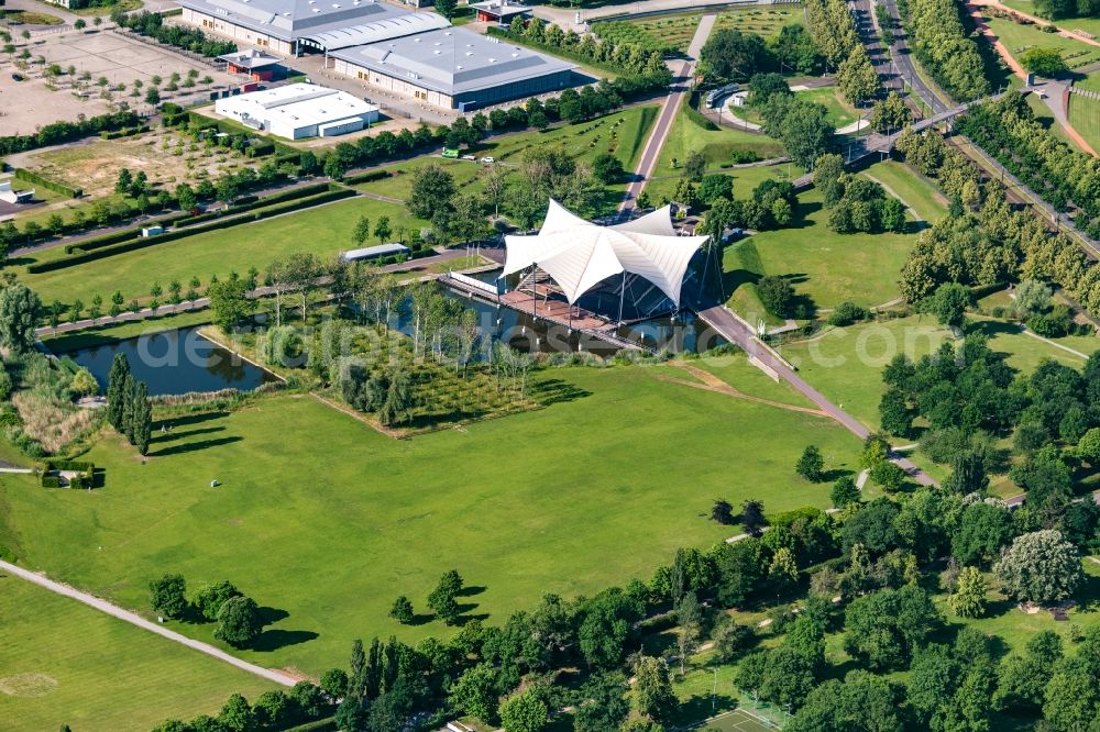 Aerial image Magdeburg - Park Elbauenpark with the floating stage in Magdeburg in the state Saxony-Anhalt, Germany