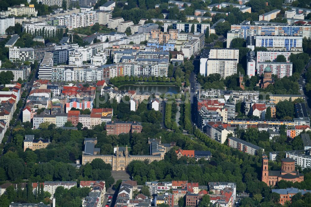 Aerial photograph Berlin - Park of Engelbecken on Engeldamm - Bethaniendamm in the district Mitte in Berlin, Germany