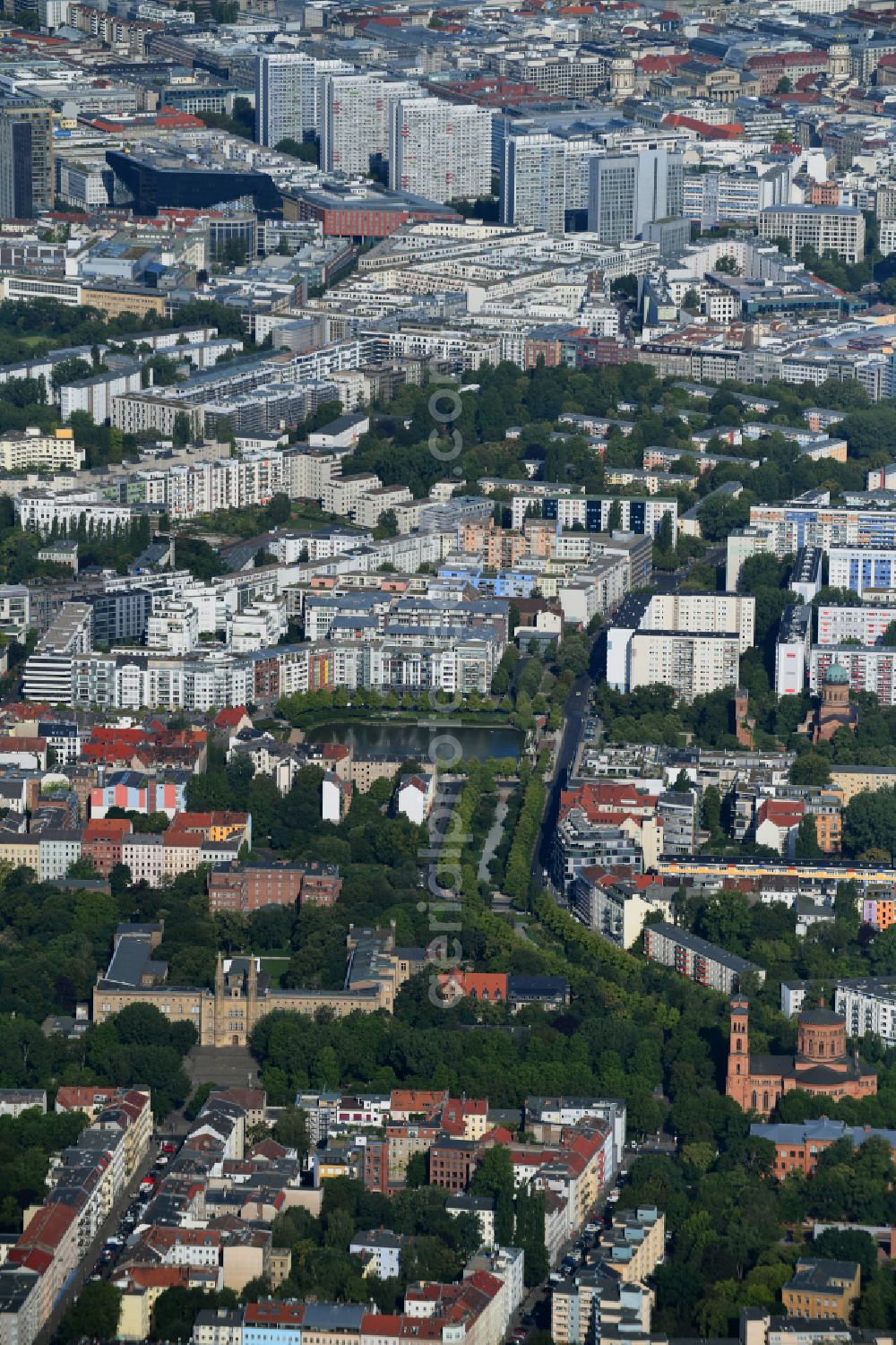 Aerial image Berlin - Park of Engelbecken on Engeldamm - Bethaniendamm in the district Mitte in Berlin, Germany