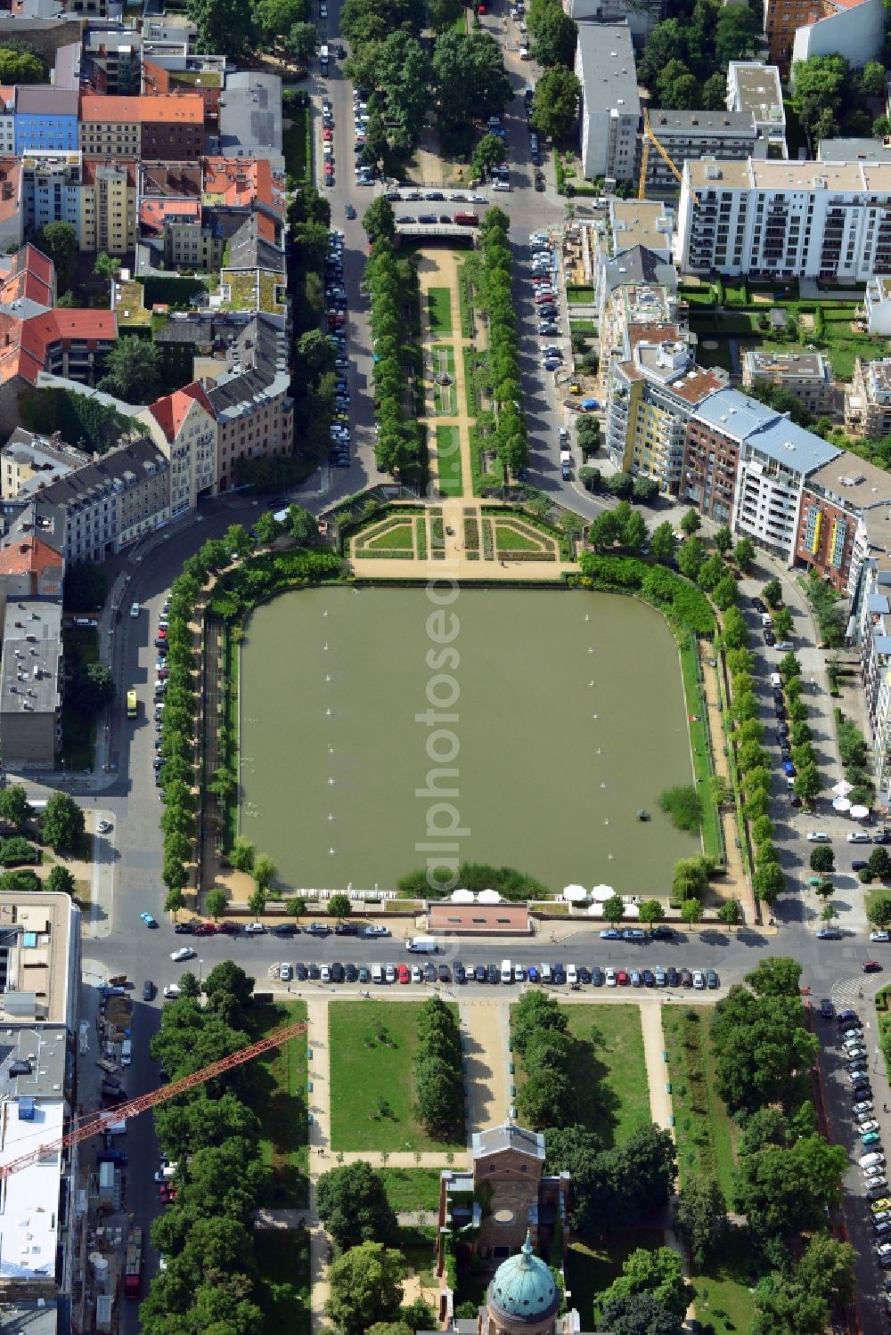 Aerial image Berlin - View of the Angel's Basin in Kreuzberg. The angel is on the bottom of the pool Luisenstädtischer channel ahead of Michael's Church, between Leuschnerdamm and Legiendamm. Until 1989 it was filled with debris of war. Today it is an urban park with rose garden