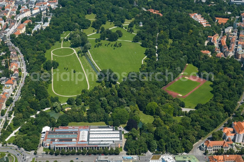 München from the bird's eye view: Park English Gardens and House of Art (Haus der Kunst) in the city center of Munich in the state of Bavaria