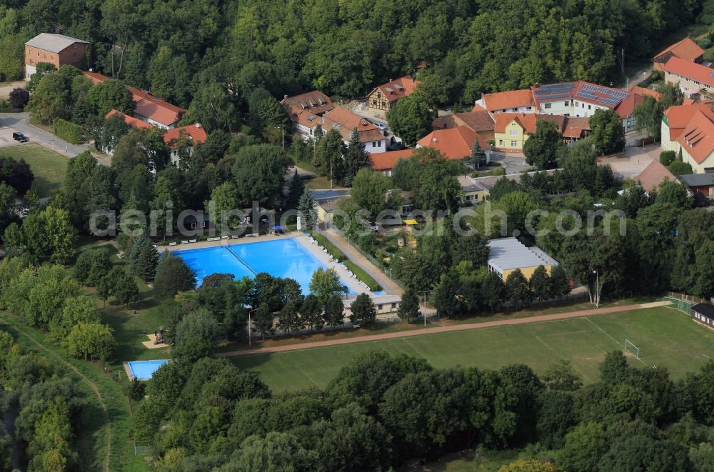 Aerial image Mühlhausen - Park with a soccer field and outdoor swimming pool in the district Möbisburg of Erfurt in Thuringia