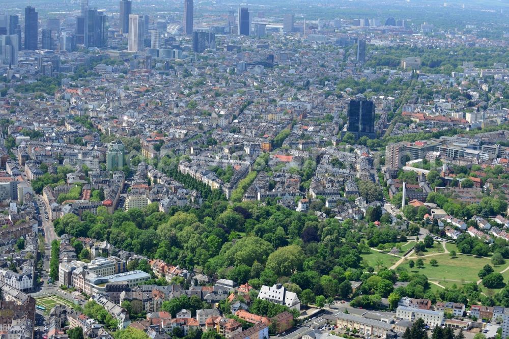 Frankfurt am Main from the bird's eye view: Park of Guenthersburgpark in Frankfurt in the state Hesse