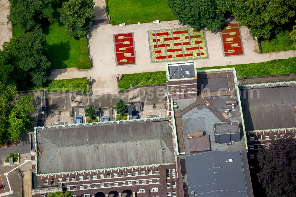 Oberhausen from the bird's eye view: Park Grillo park in front of the city hall in Oberhausen Oberhausen in North Rhine-Westphalia