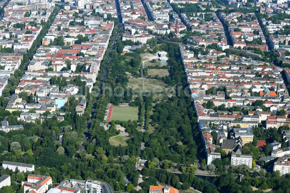 Aerial photograph Berlin - Park of Goerlitzer Park in the district Kreuzberg in Berlin, Germany