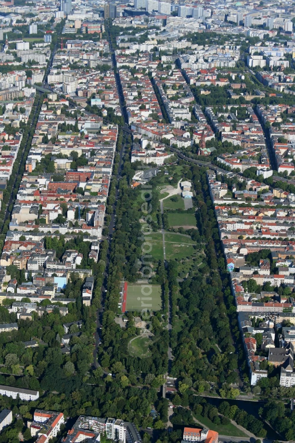 Aerial image Berlin - Park of Goerlitzer Park in the district Kreuzberg in Berlin, Germany