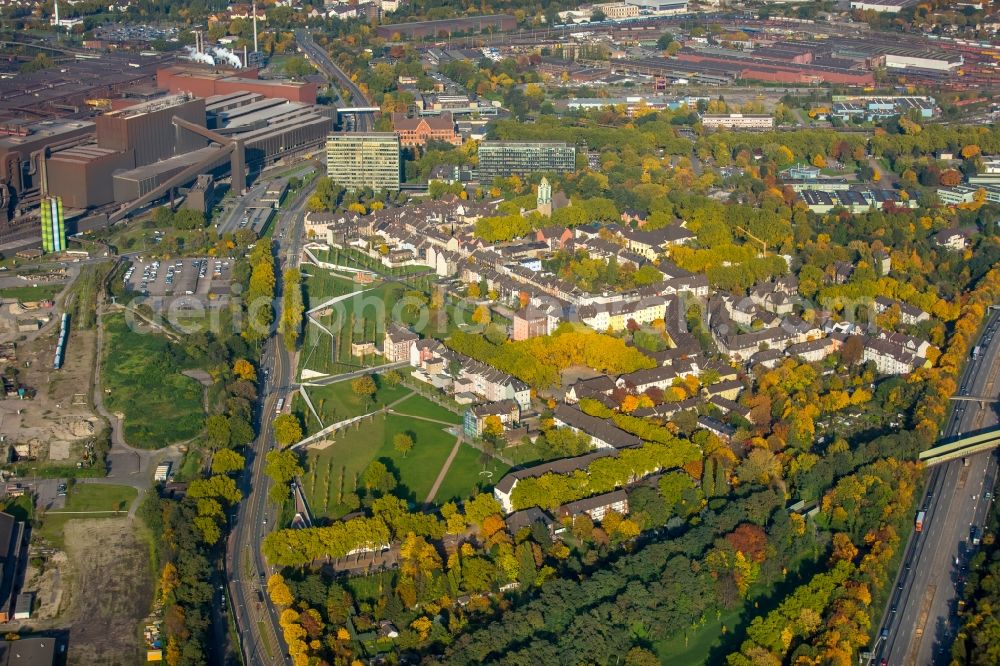 Aerial image Duisburg - Park of Gruenguertel Nord along the Kaiser-Wilhelm-Strasse destrict Bruckhausen in Duisburg in the state North Rhine-Westphalia