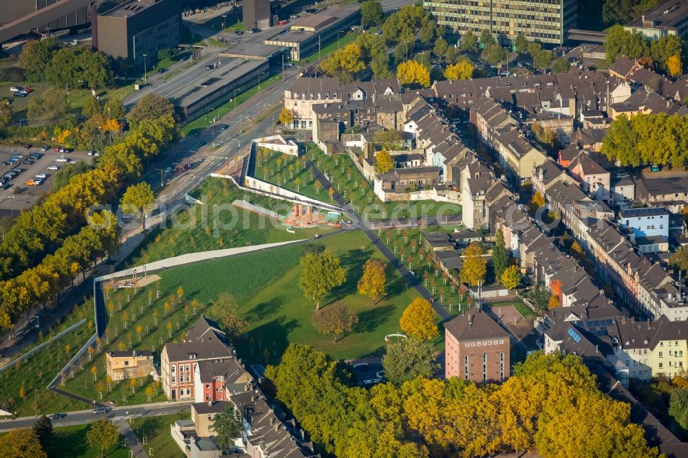 Duisburg from above - Park of Gruenguertel Nord along the Kaiser-Wilhelm-Strasse destrict Bruckhausen in Duisburg in the state North Rhine-Westphalia