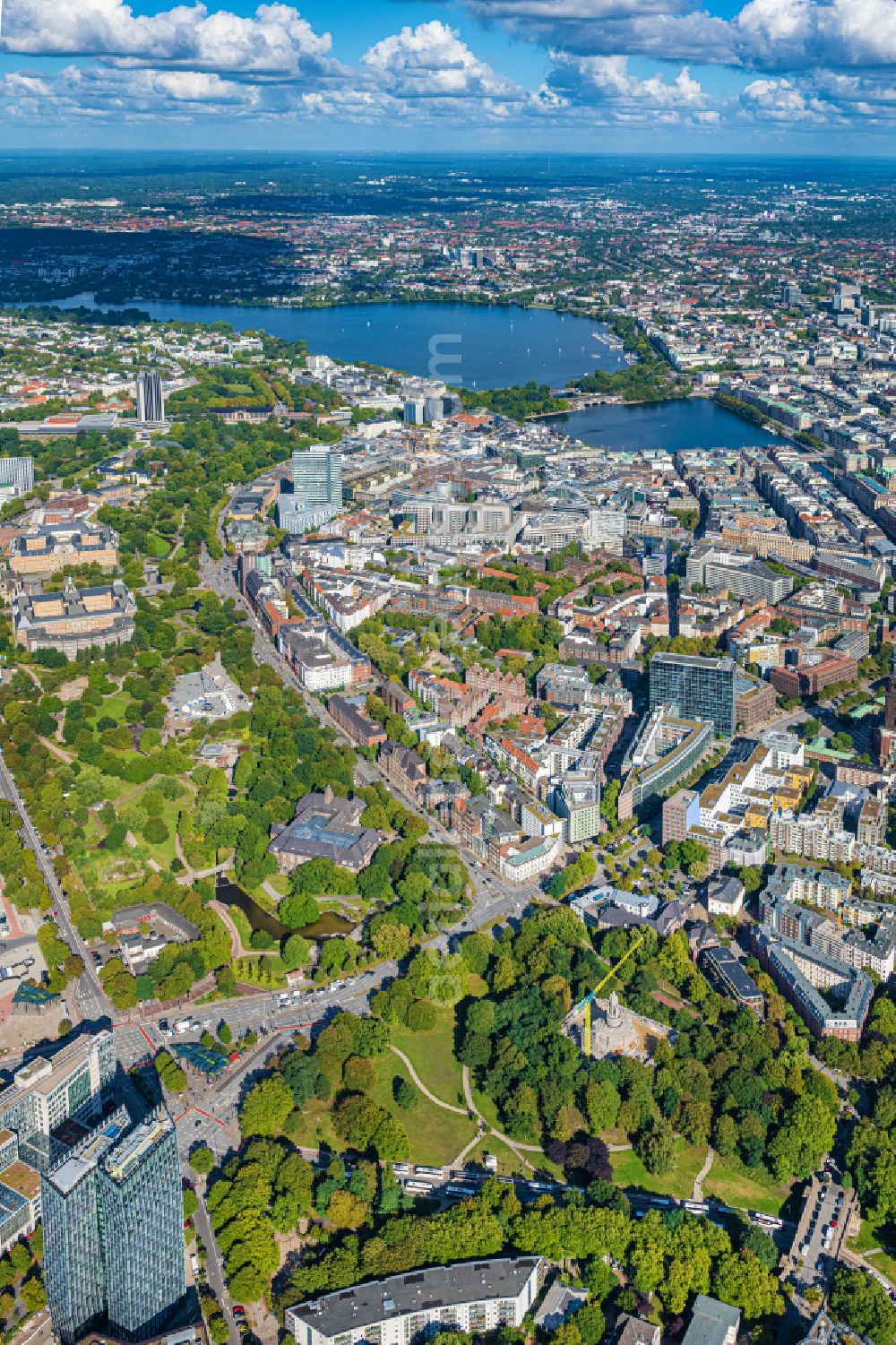 Aerial image Hamburg - Park of Grosse Wallanlagen at Holstenwall in Hamburg