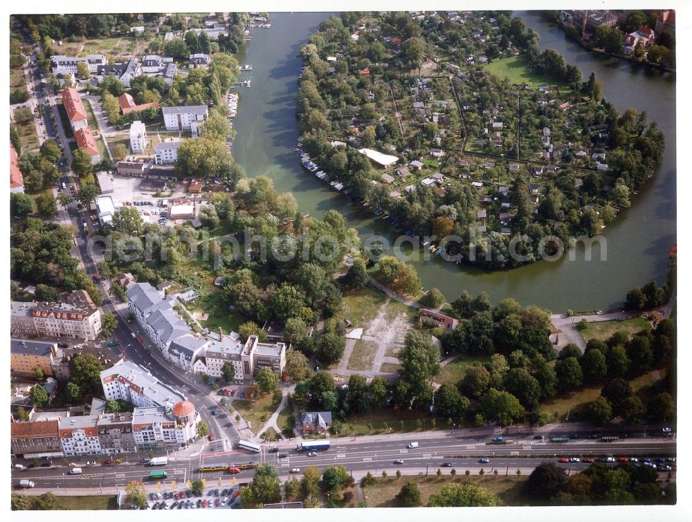 Berlin from the bird's eye view: Park and land on Generalshof on the banks of the Old Spree in Berlin - Koepenick in Berlin