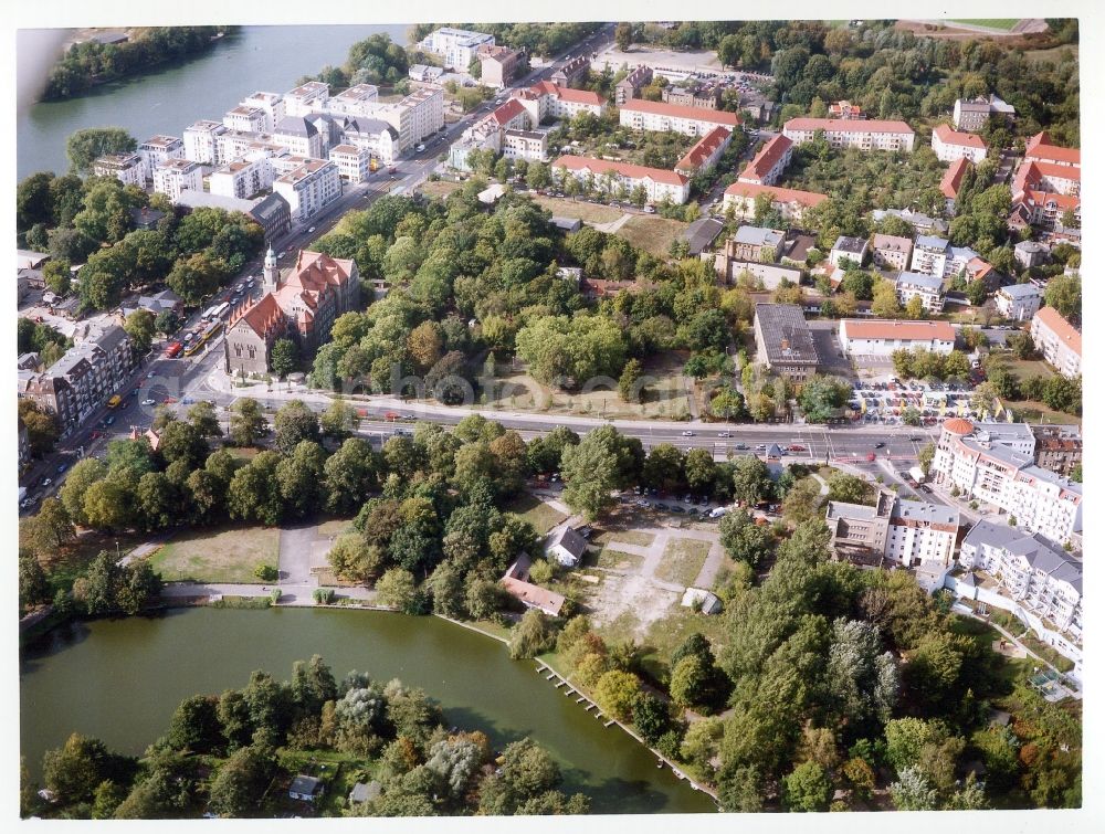 Aerial image Berlin - Park and land on Generalshof on the banks of the Old Spree in Berlin - Koepenick in Berlin