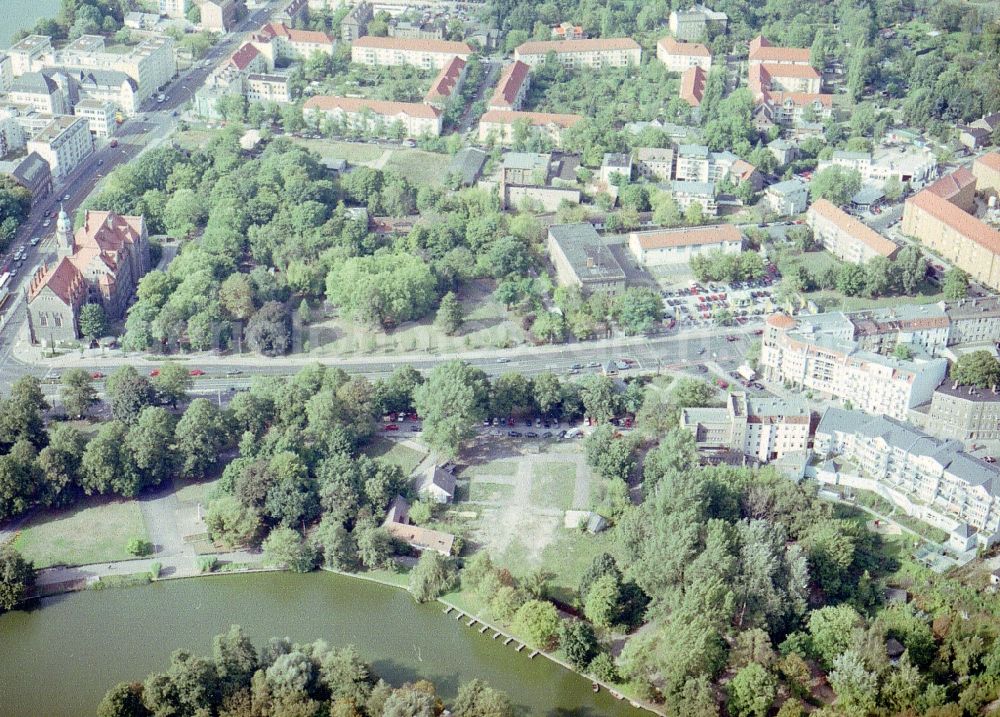 Aerial photograph Berlin - Park and land on Generalshof on the banks of the Old Spree in Berlin - Koepenick in Berlin