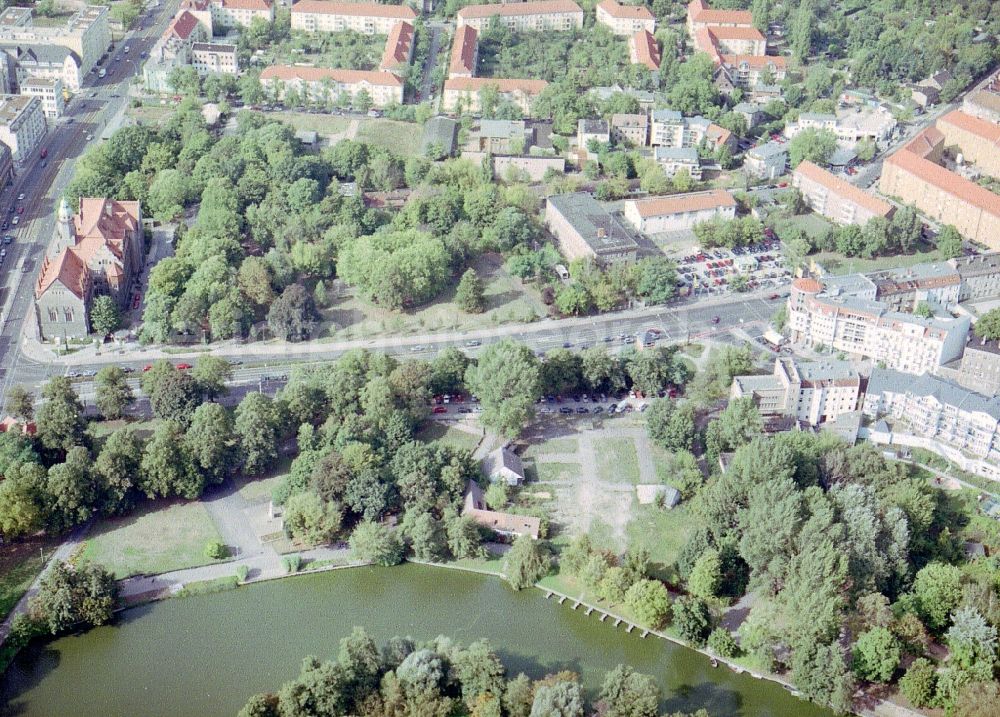 Berlin from the bird's eye view: Park and land on Generalshof on the banks of the Old Spree in Berlin - Koepenick in Berlin