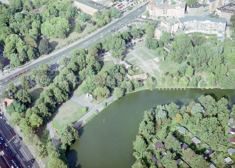 Aerial photograph Berlin - Park and land on Generalshof on the banks of the Old Spree in Berlin - Koepenick in Berlin