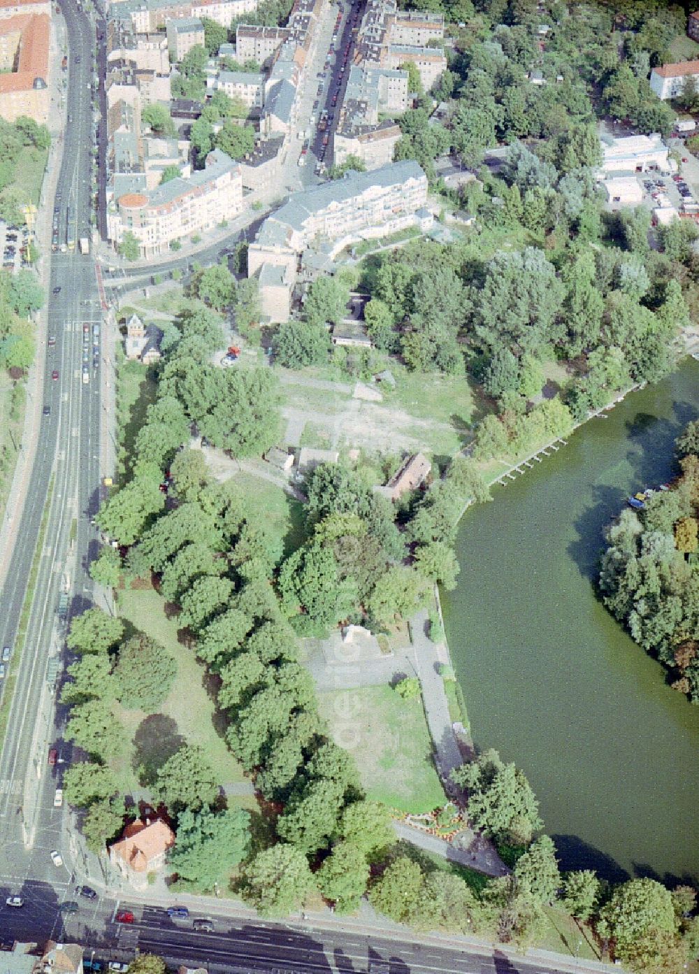 Aerial image Berlin - Park and land on Generalshof on the banks of the Old Spree in Berlin - Koepenick in Berlin