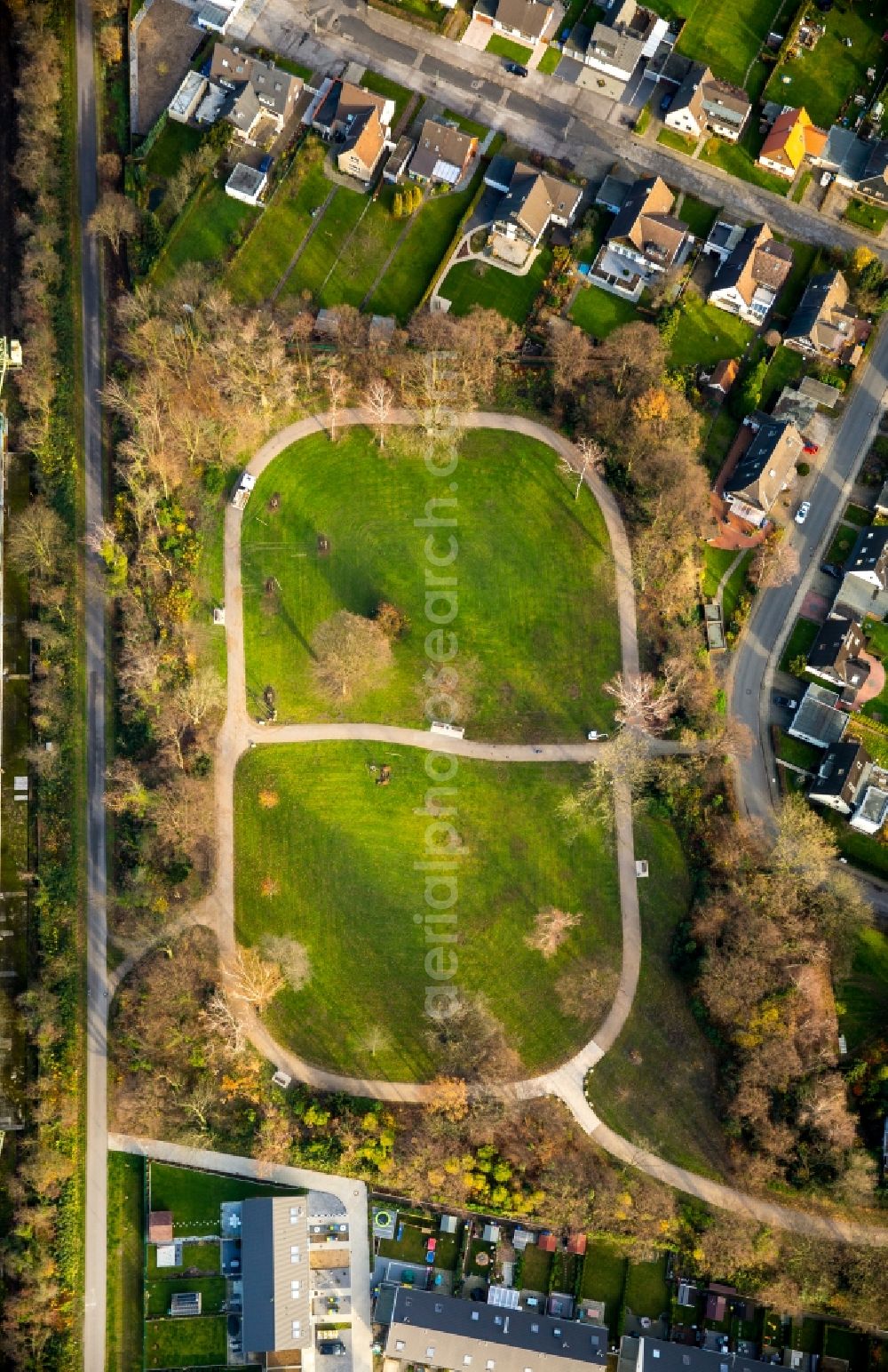 Gelsenkirchen from above - Park Haidekamp on Elsa-Brandstroem-Street in the autumnal Ueckendorf part of Gelsenkirchen in the state of North Rhine-Westphalia