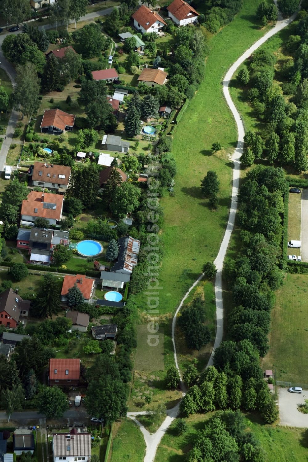 Aerial photograph Hoppegarten - Park of on Handwerkerstrasse in Hoppegarten in the state Brandenburg