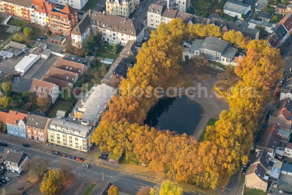 Aerial photograph Hamm - Park of the autumnal Schillerplatz in Hamm in the state North Rhine-Westphalia