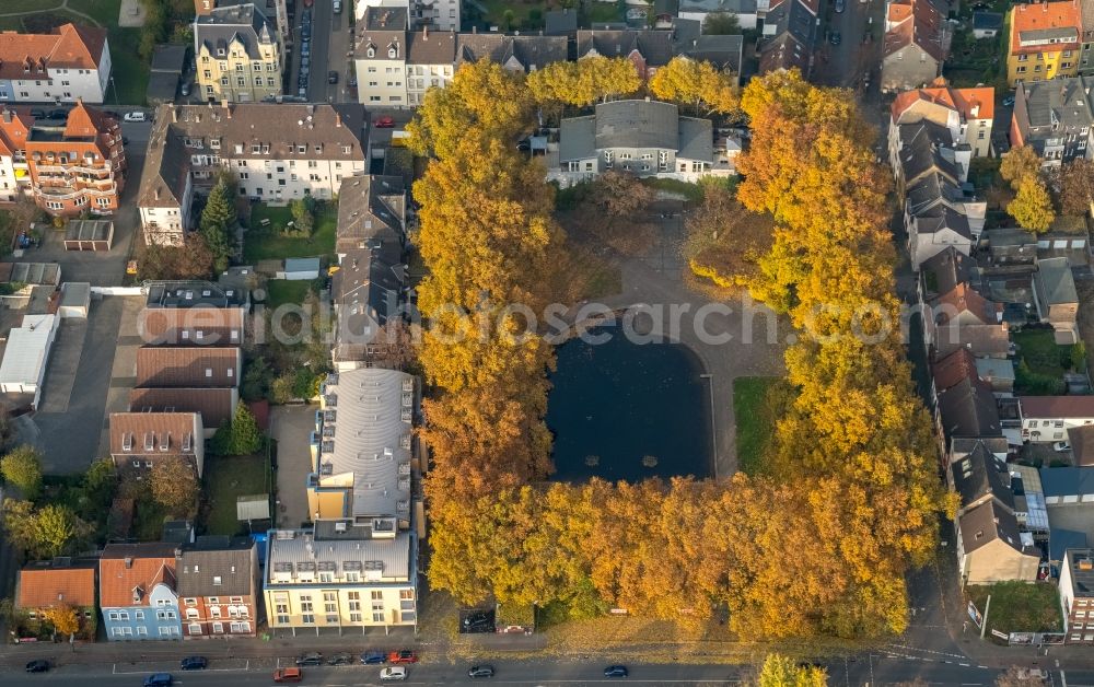 Hamm from above - Park of the autumnal Schillerplatz in Hamm in the state North Rhine-Westphalia