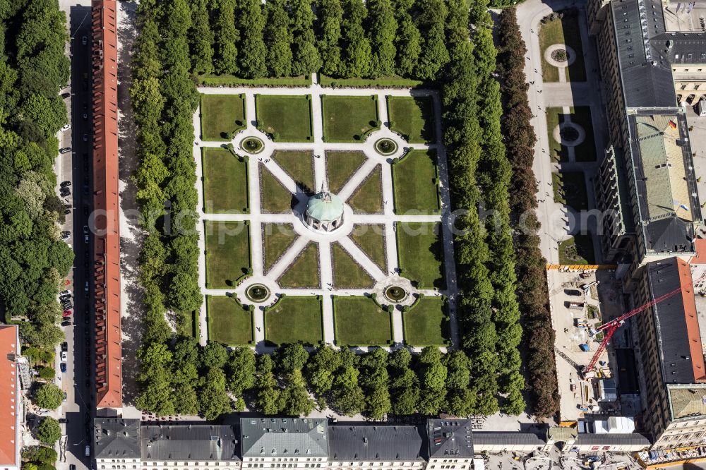 München from the bird's eye view: Park of Hofgarten on street Hofgartenstrasse in the district Altstadt in Munich in the state Bavaria, Germany