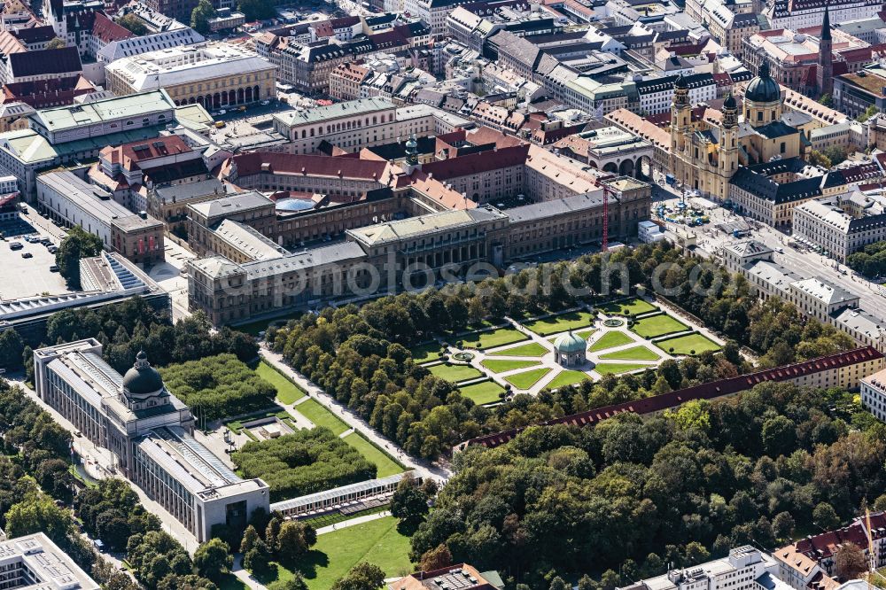 München from the bird's eye view: Park of Hofgarten on street Hofgartenstrasse in the district Altstadt in Munich in the state Bavaria, Germany