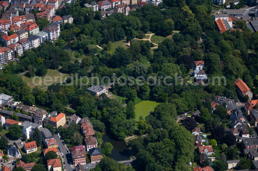 Braunschweig from the bird's eye view: Park of Inselwall Park in Brunswick in the state Lower Saxony, Germany