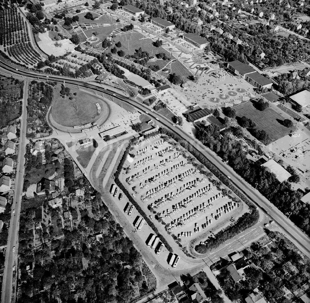 Aerial photograph Erfurt - Park of the international horticulture exhibition (IGA) of the German democratic republic in Erfurt in the federal state Thuringia