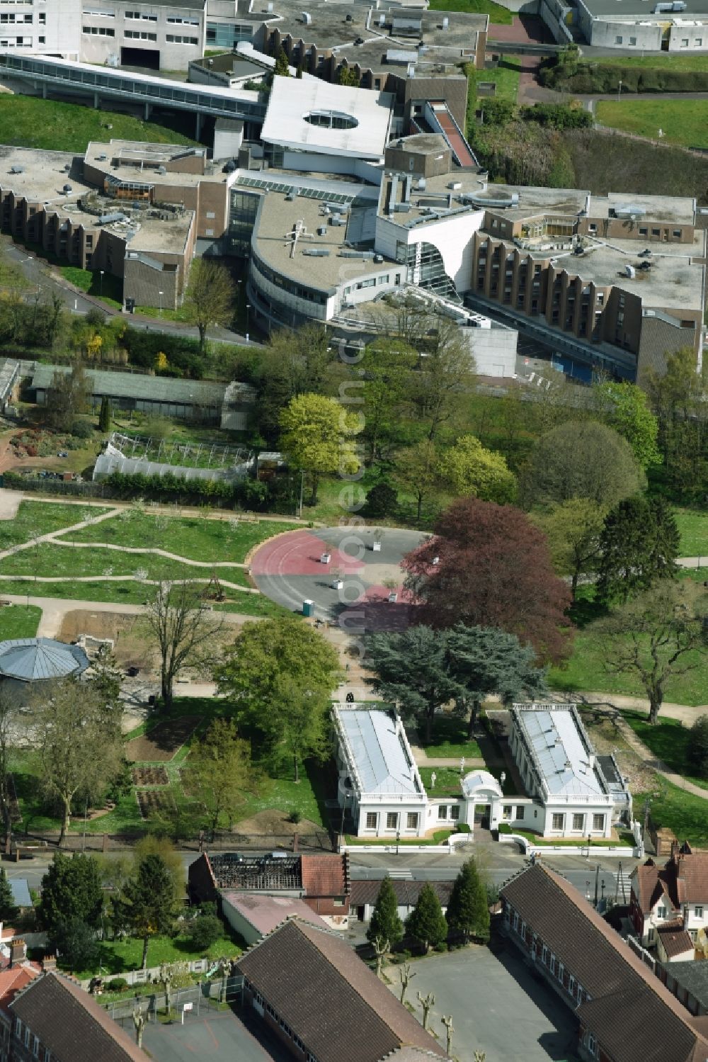 Lievin from the bird's eye view: Jardin Public Garden of Rue du 4 Septembre in Lievin in Nord-Pas-de-Calais Picardy, France