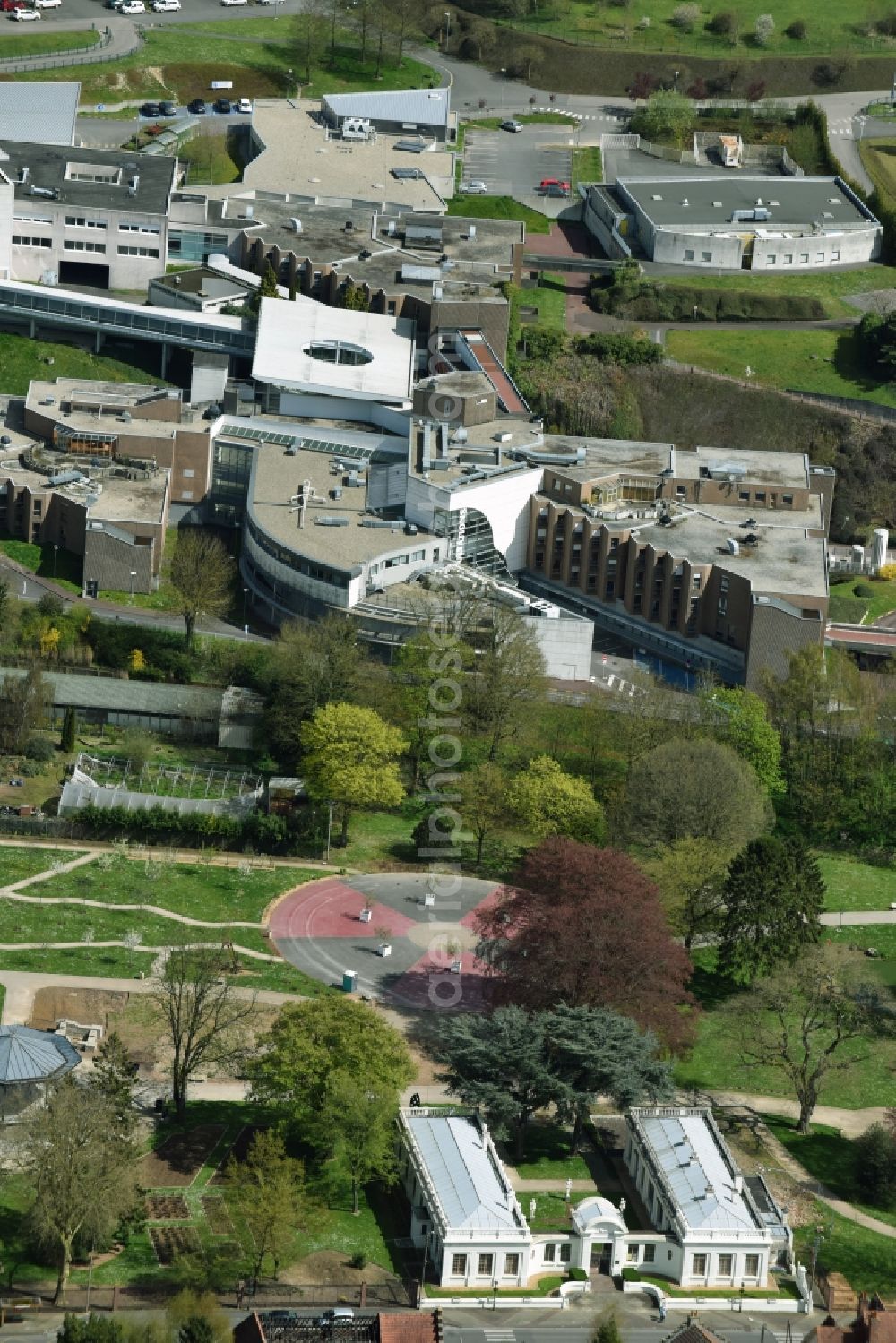 Lievin from the bird's eye view: Jardin Public Garden of Rue du 4 Septembre in Lievin in Nord-Pas-de-Calais Picardy, France