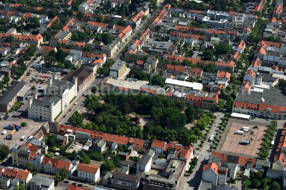 Bernburg (Saale) from the bird's eye view: Park of the Karlsplatz in the downtown of Bernburg (Saale) in the state Saxony-Anhalt