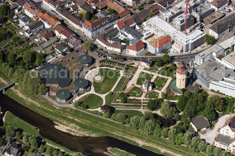 Aerial image Rastatt - Park of Kleiner Park bei Badner Halle sowie das Kultur and Veranstaltungszentrum Badner Halle in Rastatt in the state Baden-Wuerttemberg, Germany