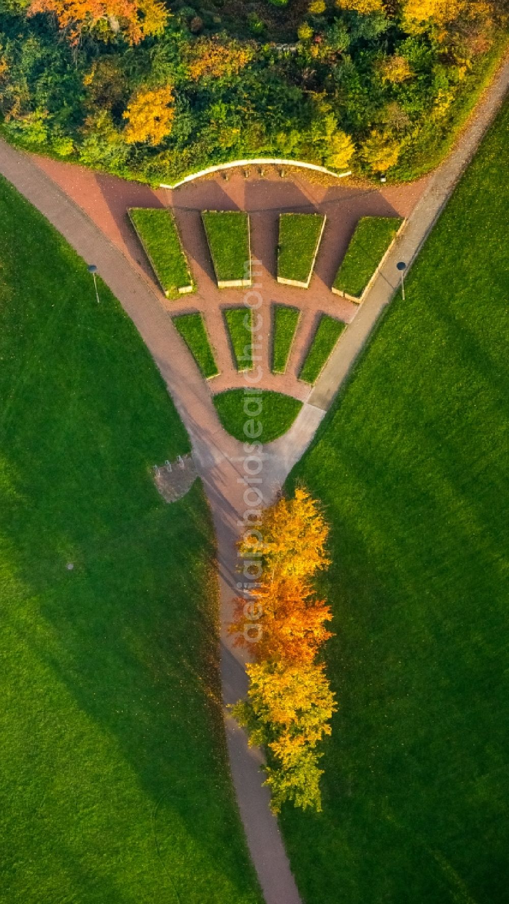 Gladbeck from the bird's eye view: Park of Lindemannweg in Gladbeck in the state North Rhine-Westphalia