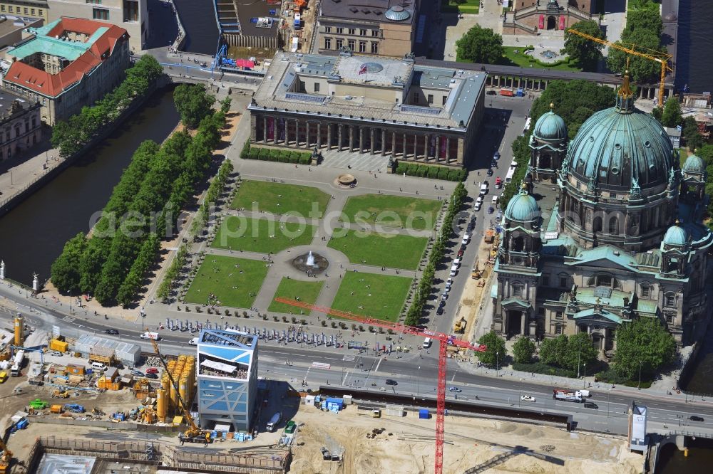 Aerial image Berlin - The Pleasure Garden and the Old Museum near the Berlin Cathedral in the central Berlin