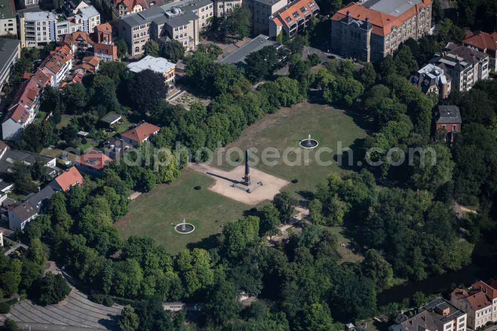 Aerial image Braunschweig - Park of Loewenwall with dem Obelisk on Loewenwall in Brunswick in the state Lower Saxony, Germany