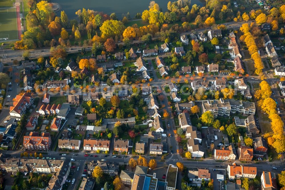 Gladbeck from the bird's eye view: Park of Nordpark, residential area and pond in Gladbeck in the state of North Rhine-Westphalia