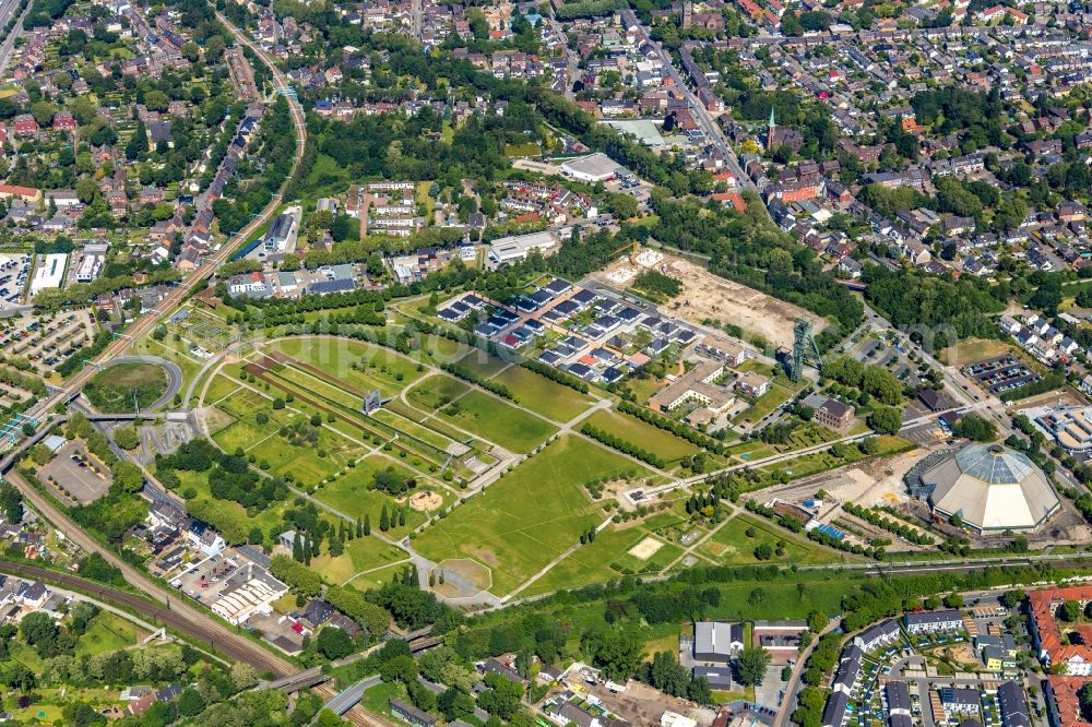 Aerial photograph Oberhausen - Park OLGA-Park on the site of the former coal mine Osterfeld in Oberhausen in the state of North Rhine-Westphalia, Germany