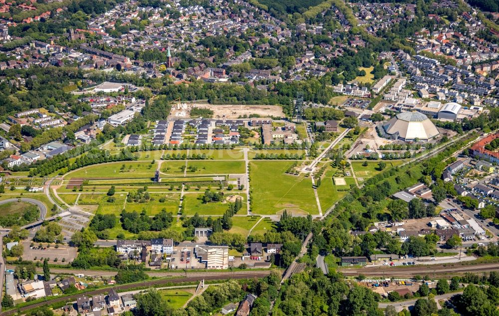 Oberhausen from above - Park OLGA-Park on the site of the former coal mine Osterfeld in Oberhausen in the state of North Rhine-Westphalia, Germany