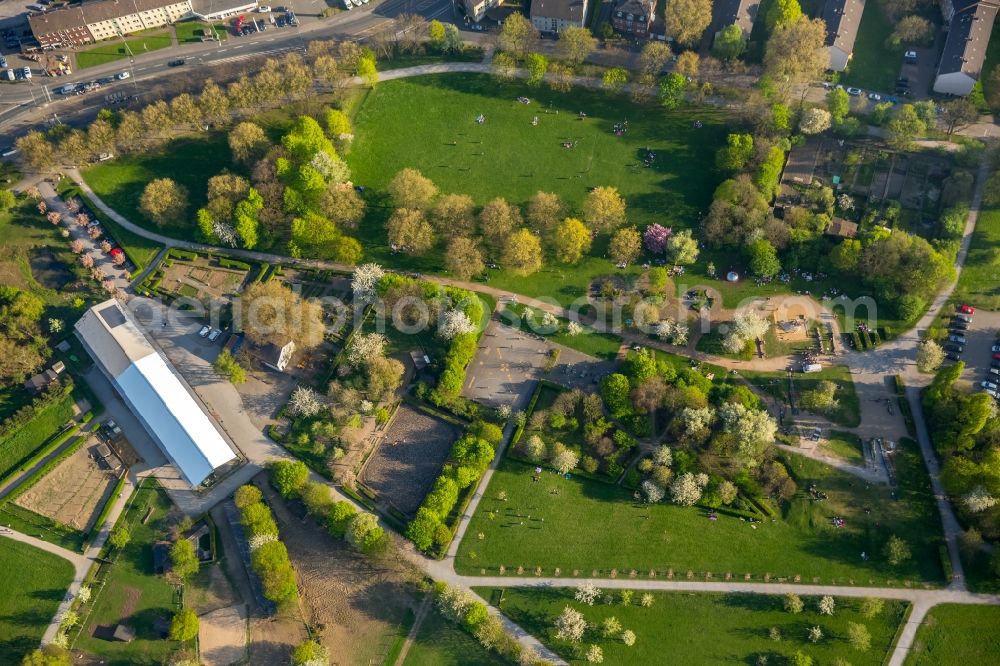 Aerial image Duisburg - Park in the district Meiderich-Beeck in Duisburg in the state North Rhine-Westphalia